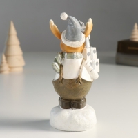 Сувенир полистоун свет "Лосик в колпаке с подарками и свечой" 7,5х6,5х16 см Сувенир полистоун свет "Лосик в колпаке с подарками и свечой" 7,5х6,5х16 см