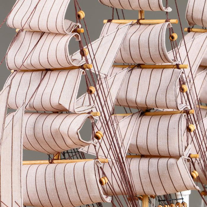 Корабль сувенирный средний &laquo;Виксен&raquo;, борта светлое дерево, паруса микс, 42х49х10 см