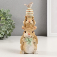Сувенир полистоун "Пирамидка - Зайчики с пасхальным яичком и птичкой" 8,5х6х17,5 см Сувенир полистоун "Пирамидка - Зайчики с пасхальным яичком и птичкой" 8,5х6х17,5 см
