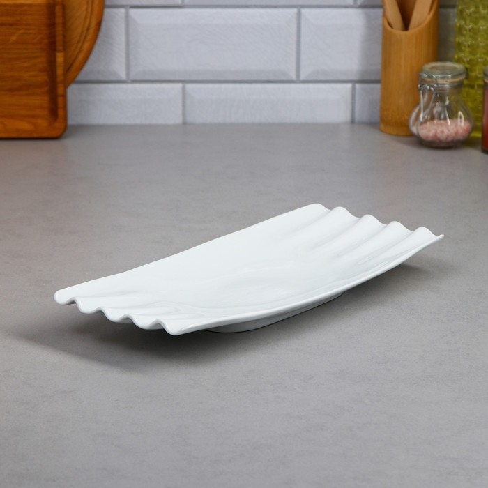 Блюдо «Идилия», фарфор, Иран Блюдо «Идилия», фарфор, Иран