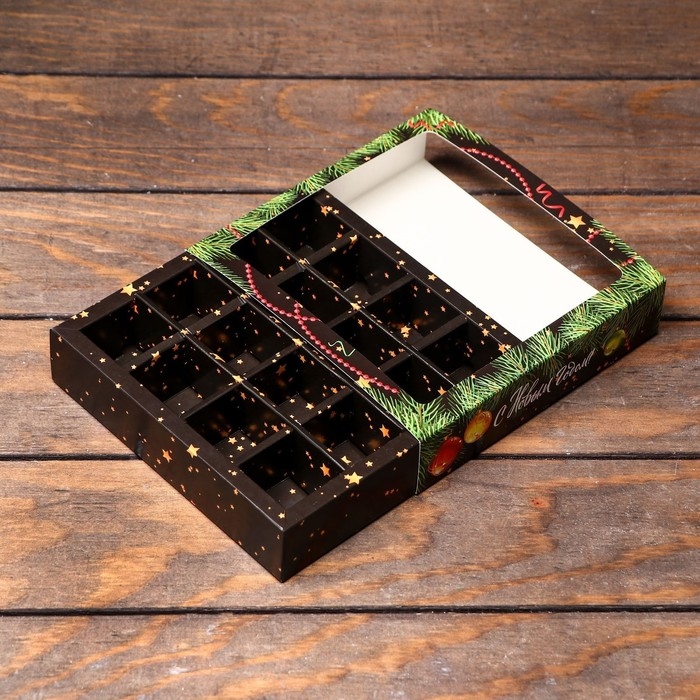 Новый год. Упаковка для конфет 16 шт &laquo;Новогодние ветви&raquo;, 17,7 х 17,7 х 3,8 см