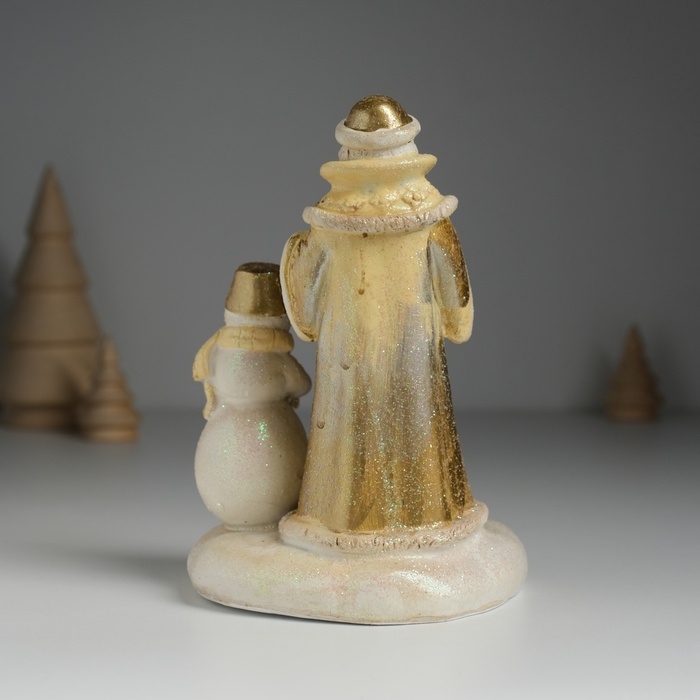 Подсвечник полистоун Подсвечник полистоун "Дед Мороз в коричневой шубе со снеговиком" d=3?5 см 10,3х9,8х14 см