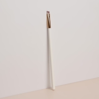 Кисть для макияжа «White», скошенная, 16,5 (± 1) см, цвет белый Кисть для макияжа «White», скошенная, 16,5 (± 1) см, цвет белый