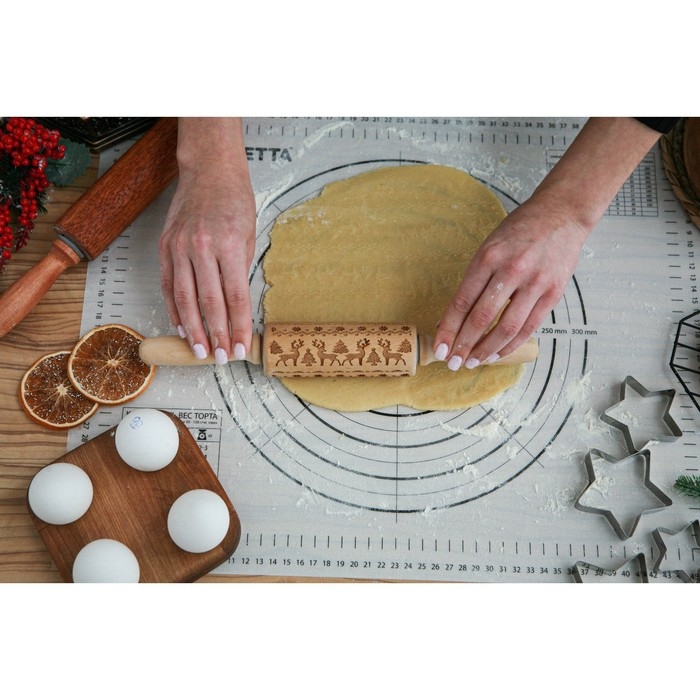 Скалка новогодняя Доляна, фигурная, 30&times;4 см, рабочая часть 11,5 см, вращающаяся