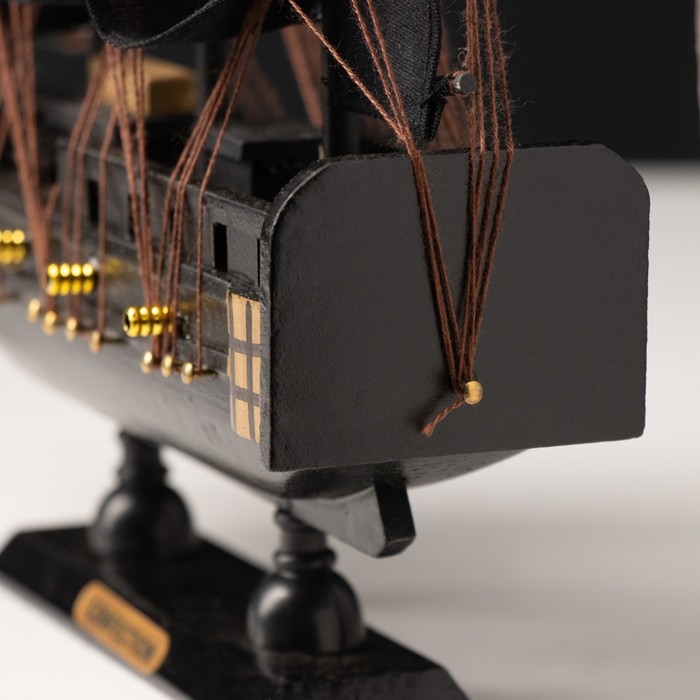 Корабль "Веселый Роджер", черные паруса, 24&times;6&times;22 см