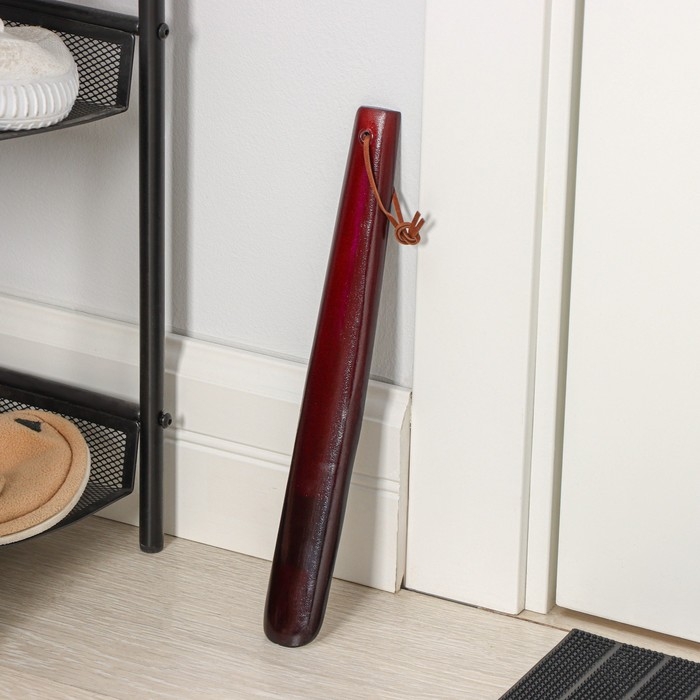 Ложка для обуви Доляна, с петелькой, деревянная, 30&times;4 см, цвет коричневый