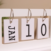 Сувенир вечный календарь, дерево, 5,5х19,5х13 см, цв. белый Сувенир вечный календарь, дерево, 5,5х19,5х13 см, цв. белый