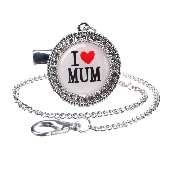 Соска - пустышка силиконовая ортодонтическая «I LOVE MUM», от 6 мес., с колпачком + держатель - цепочка, цвет белый/серебро, стразы Соска - пустышка силиконовая ортодонтическая «I LOVE MUM», от 6 мес., с колпачком + держатель - цепочка, цвет белый/серебро, стразы