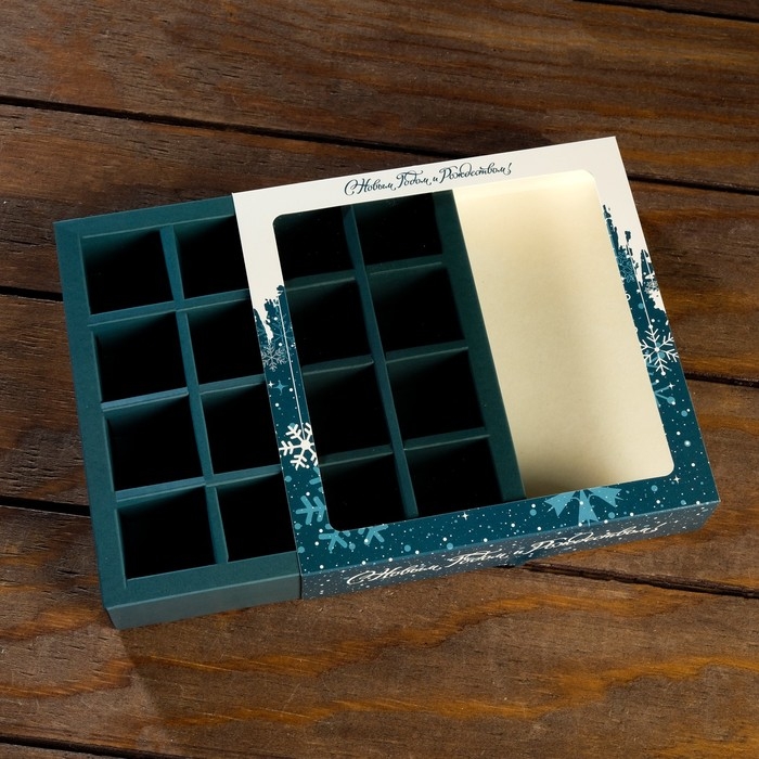 Новый год. Упаковка для конфет 16 шт &laquo;Снежинки&raquo; 17,7 х 17,7 х 3.8 см