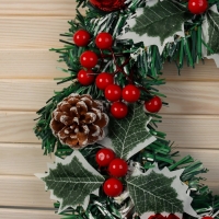 Венок новогодний d-30 см "Лесной фестиваль" ягоды листья