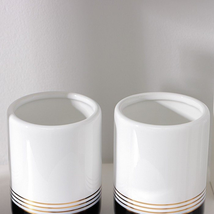 Набор аксессуаров для ванной комнаты &laquo;Лили&raquo;, 4 предмета (дозатор 300 мл, мыльница, 2 стакана), цвет бело-чёрный