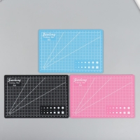 Резиновый мат для творчества цветной А5 МИКС Резиновый мат для творчества цветной А5 МИКС