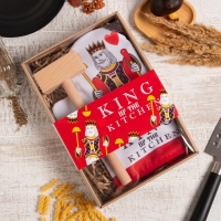 Кухонный набор &laquo;King, варежка&raquo;-прихватка 20х28 см, молоток деревянный