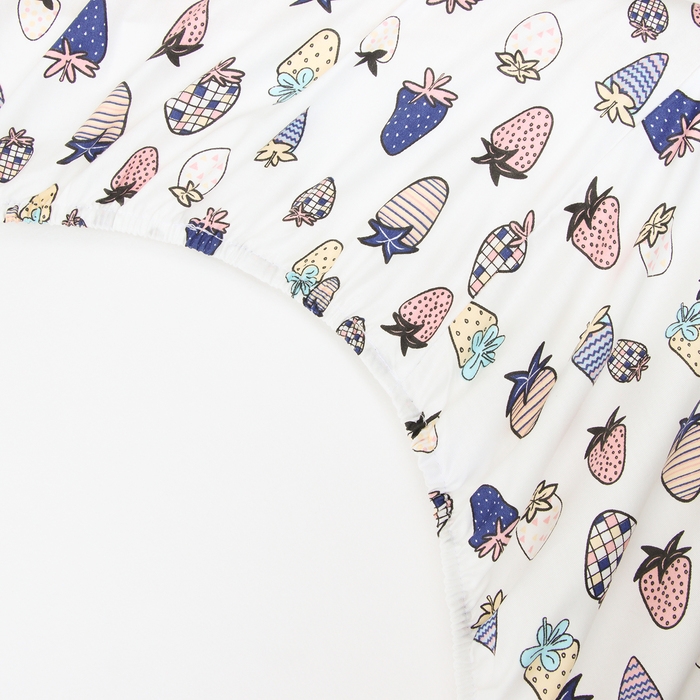 Комплект постельного белья LoveLife Комплект постельного белья LoveLife "Ягодки" 112*143 см, 60*120+20 см, 40*60 см, сатин, 100% хлопок