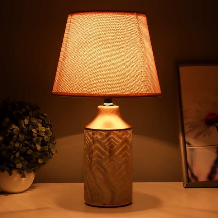 Настольная лампа "Лаура" Е14 40Вт  бело-золотой 22х22х39 см