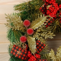 Венок новогодний d-30 см "Яркая сказка" замерзшие ягоды