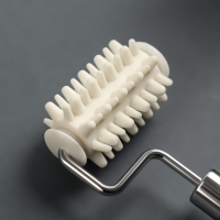 Массажёр для лица и зоны декольте, с шипами, 15,5 &times; 4,6 см, цвет бежевый