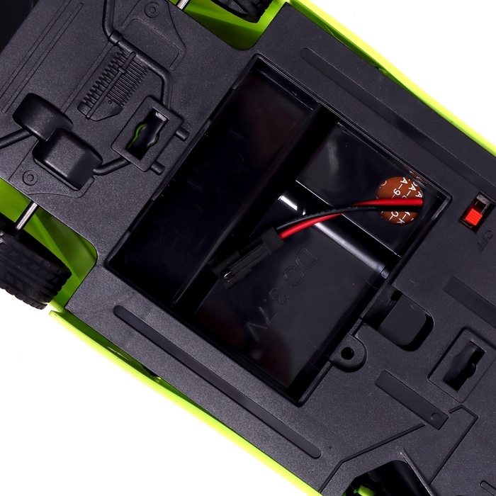 Машинка радиоуправляемая &laquo;СпортКар&raquo;, аккумулятор, на пульте управления, световые эффекты, цвет зеленый, 1:18