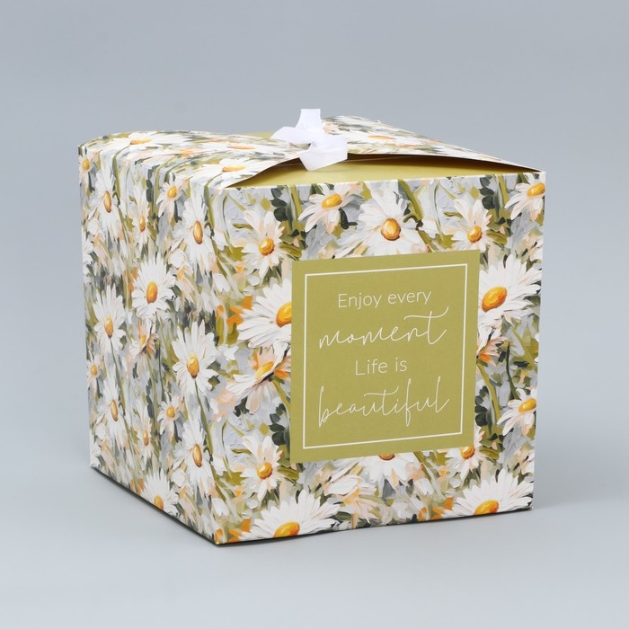 Коробка подарочная складная, упаковка, &laquo;Ромашки&raquo;, 18 х 18 х 18 см