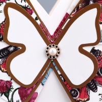 Переноска для цветов тиснение белая, влагостойкая, 21,5х19см 350гр Переноска для цветов тиснение белая, влагостойкая, 21,5х19см 350гр