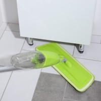 Швабра для мытья пола с распылителем Доляна, насадка из микрофибры 40&times;14 см, металлическая ручка 125 см, цвет МИКС