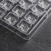 Форма для конфет и шоколада KONFINETTA &laquo;Ягодный лист&raquo;, 27,5&times;17,5&times;2,5 см, 24 ячейки 2,7&times;2,5&times;1,2 см, цвет прозрачный