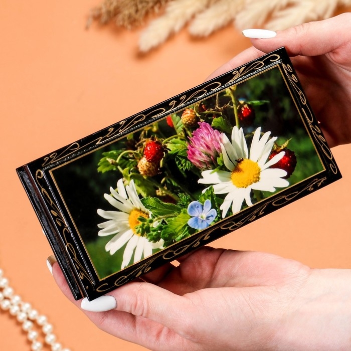 Шкатулка - купюрница «Ромашки с ягодами», 8,5×17 см, лаковая миниатюра Шкатулка - купюрница «Ромашки с ягодами», 8,5×17 см, лаковая миниатюра