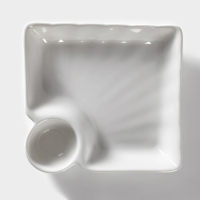 Блюдо фарфоровое с соусником Magistro &laquo;Бланш&raquo;, соусник 60 мл, 18,5&times;17,5&times;4 см, цвет белый