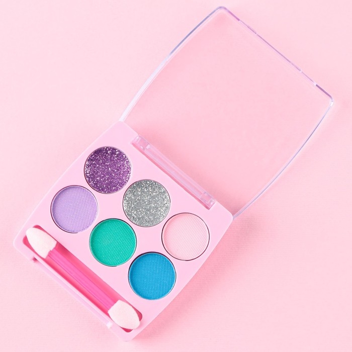 Набор косметики «Для самой стильной», блеск 8 мл, тени 6 цв, аромат черника Набор косметики «Для самой стильной», блеск 8 мл, тени 6 цв, аромат черника