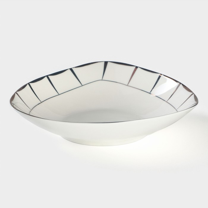 Тарелка фарфоровая сервировочная &laquo;Аврора&raquo;, 500 мл, d=19 см, цвет белый