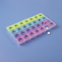 Таблетница - органайзер &laquo;Неделька&raquo;, русские буквы, утро/день/вечер/ночь, 28 секций, 21,5 &times; 11 &times; 1,8 см, разноцветная