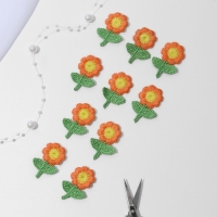 Вязаные элементы &laquo;Цветочки&raquo;, 2,5 &times; 3,5 см, 10 шт, цвет персиковый/зелёный