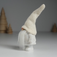 Сувенир полистоун "Дед Мороз в белом вязанном колпаке, с серебристой звёздочкой" 5х3,5х13 см 10326 Сувенир полистоун "Дед Мороз в белом вязанном колпаке, с серебристой звёздочкой" 5х3,5х13 см 10326