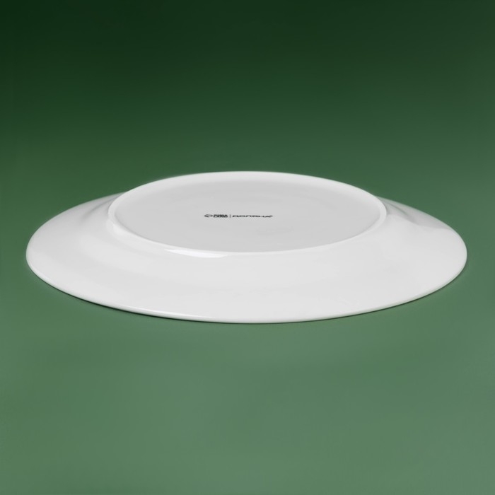 Тарелка новогодняя Доляна &laquo;Рождественский вечер&raquo;, d=20,5 см, фарфор, цвет белый