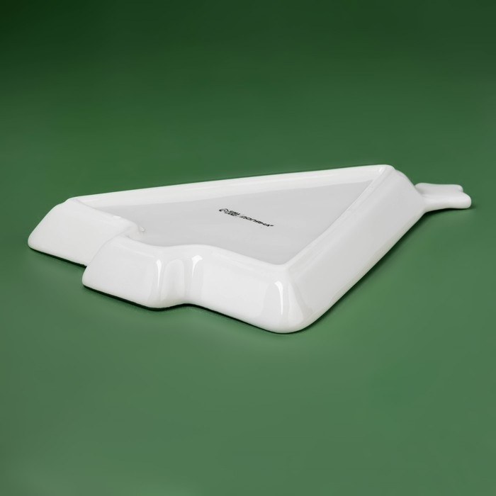 Тарелка новогодняя Доляна &laquo;Приближение чуда&raquo;, 26&times;20&times;3 см, керамика, цвет белый