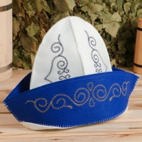 Шапка для бани с вышивкой "Казахстанский колпак мужской" с золотыми и голубыми узорами Шапка для бани с вышивкой "Казахстанский колпак мужской" с золотыми и голубыми узорами