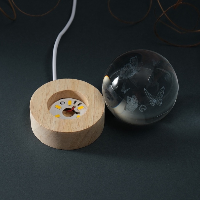 Сувенир стекло подсветка Сувенир стекло подсветка "Шар. Бабочки" d=6 см подставка дерево, USB