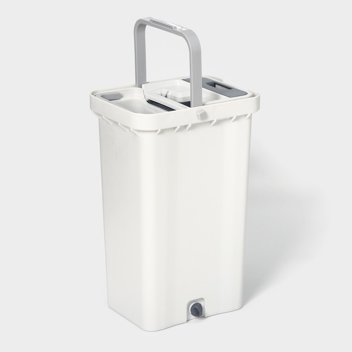 Швабра с отжимом и ведро Raccoon: ведро с отсеками для полоскания и отжима 13 л, швабра плоская, запасная насадка из микрофибры с двумя карманами