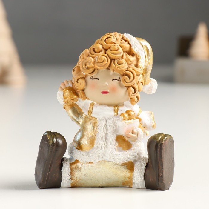 Сувенир полистоун Сувенир полистоун "Малышка в золотом кафтане и колпаке, сидит" МИКС 4х5,5х8 см