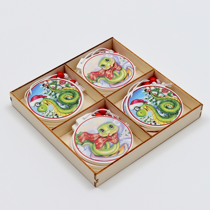 Набор подвесок в деревянной подарочной упаковке, 12 шт. Набор подвесок в деревянной подарочной упаковке, 12 шт.