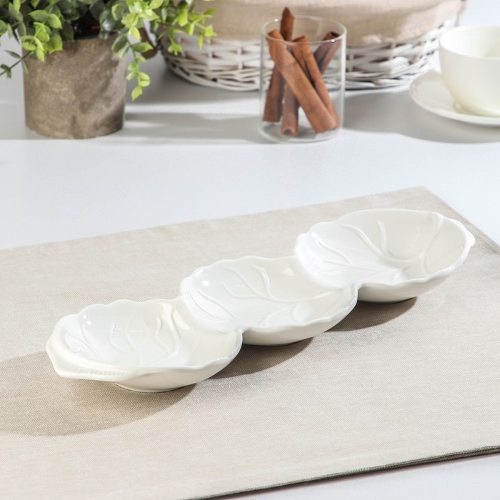 Менажница керамическая 3 ячейки &laquo;Лист&raquo;, 40&times;12&times;4 см, цвет белый