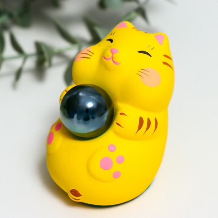 Сувенир керамика Сувенир керамика "Манэки-нэко со стеклянным шаром" микс 7,5х5х7,6 см