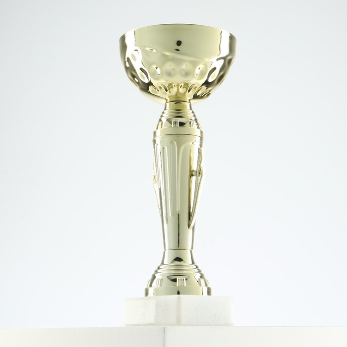 Кубок 107, наградная фигура, золото, подставка камень, 22 х 8 х 5 см. Кубок 107, наградная фигура, золото, подставка камень, 22 х 8 х 5 см.