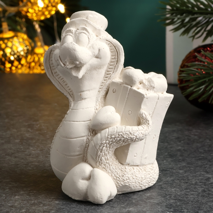 Новый год. Символ 2025. Фигура для раскраски Новый год. Символ 2025. Фигура для раскраски "Змея с подарком" 6х4х4см