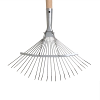 Грабли веерные, проволочные, 22 зубца, оцинкованные, деревянный черенок Грабли веерные, проволочные, 22 зубца, оцинкованные, деревянный черенок