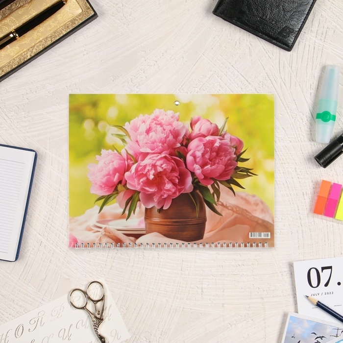 Календарь квартальный, трио "Нежные пионы" 2025 год, 73 х 29 см