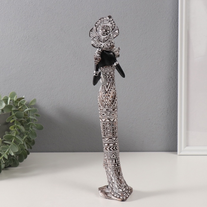 Сувенир полистоун "Африканка в геле, с букетом" геометрические узоры, белый 7,5х6,5х33,5 см   103234