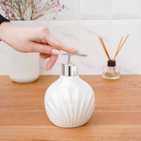 Набор аксессуаров для ванной комнаты «Ариэль», 2 предмета (дозатор 480 мл, мыльница), цвет белый Набор аксессуаров для ванной комнаты «Ариэль», 2 предмета (дозатор 480 мл, мыльница), цвет белый