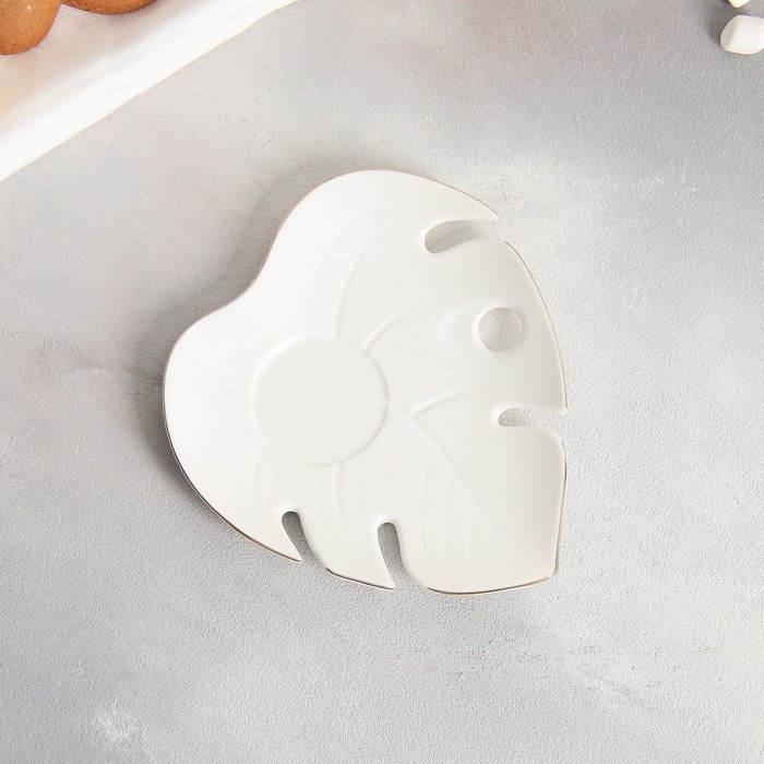 Чайная пара керамическая &laquo;Белая монстера&raquo;, кружка 100 мл, блюдце 15х14 см, цвет белый