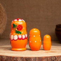 Матрёшка &laquo;Земляничка&raquo;, оранжевое платье, 3 кукольная, 10-12 см